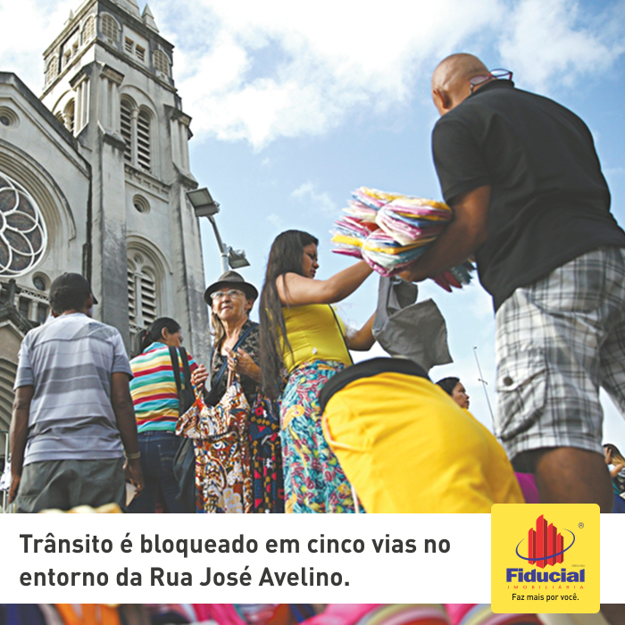 Trânsito é bloqueado em cinco vias no entorno da Rua José Avelino.